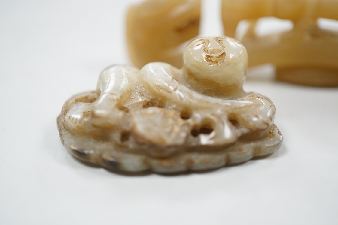 Two Chinese jade carvings, longest 8cm